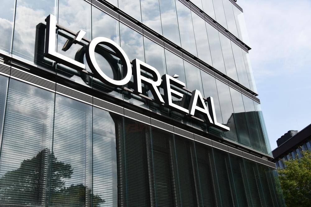 L’oréal building Voorkant van l'Oréal gebouw.
