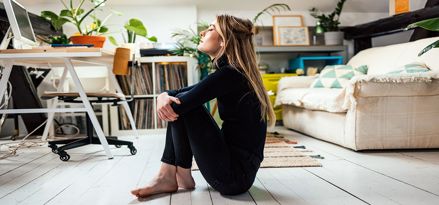 SOS anti-stress Een vrouw ontspant op haar werk