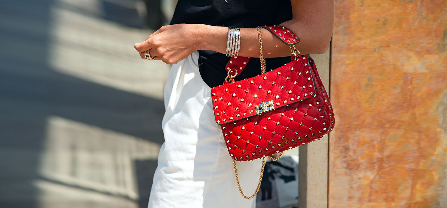Onmisbare modeaccessoires voor jouw zomer Rode handtas